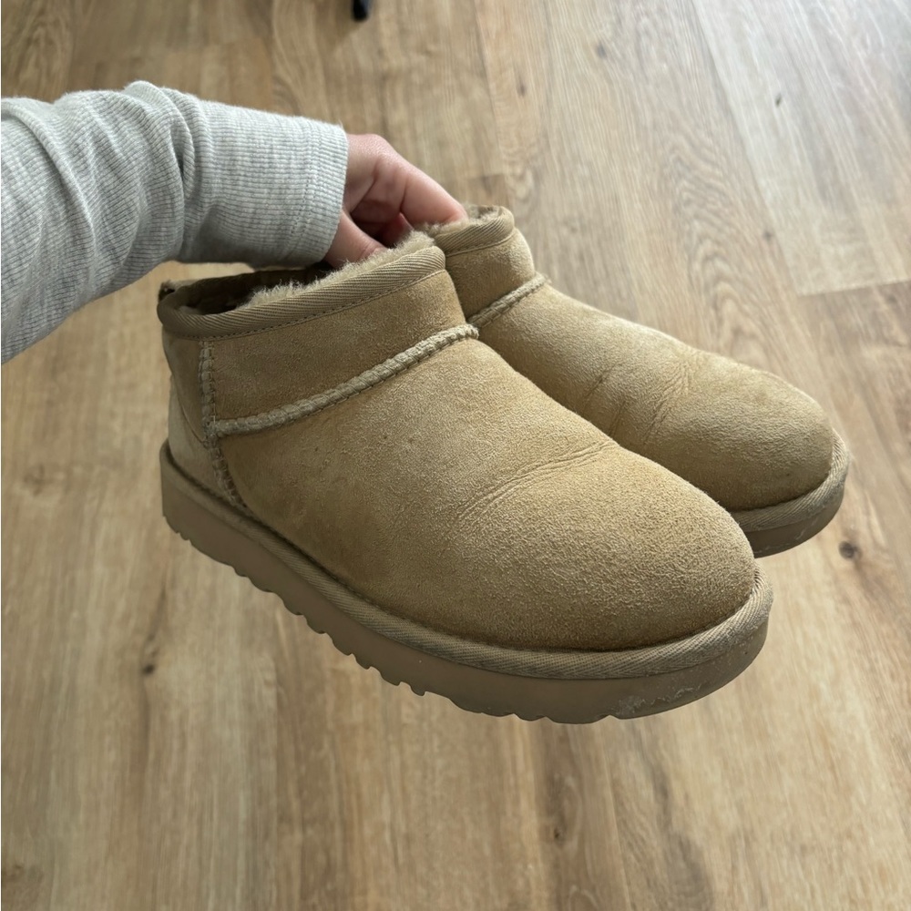 UGG Ultra Mini Classic in Mustard Seed